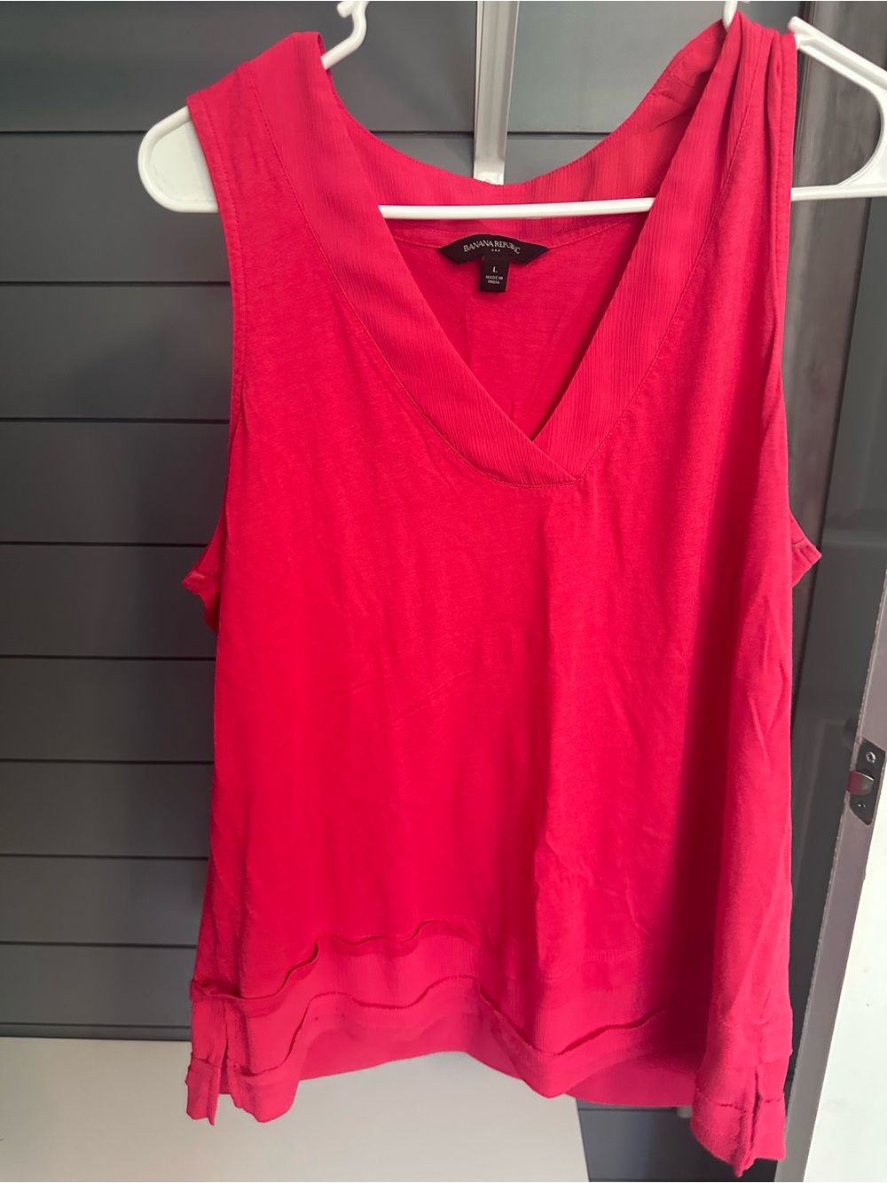 Banana Republic Cream Satin Sleeveless Button-Up Top - Picture 4 of 5